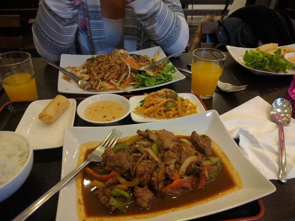 Boeuf Sauté Aux Piments Sauce Saté